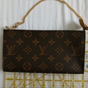 Louis Vuitton Brown and Gold Zipper Detail